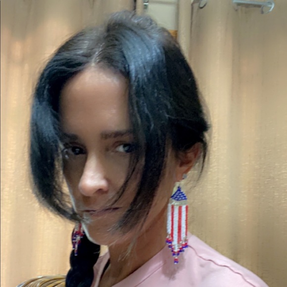 🎉SOLD🎉Beautiful Native American style American flag seed bead earrings - Picture 3 of 3